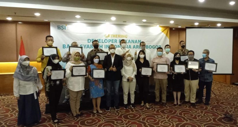 BSI Area Bogor menyerahkan penghargaan pencairan terbaik kepada 18 developer. (Foto: WG)