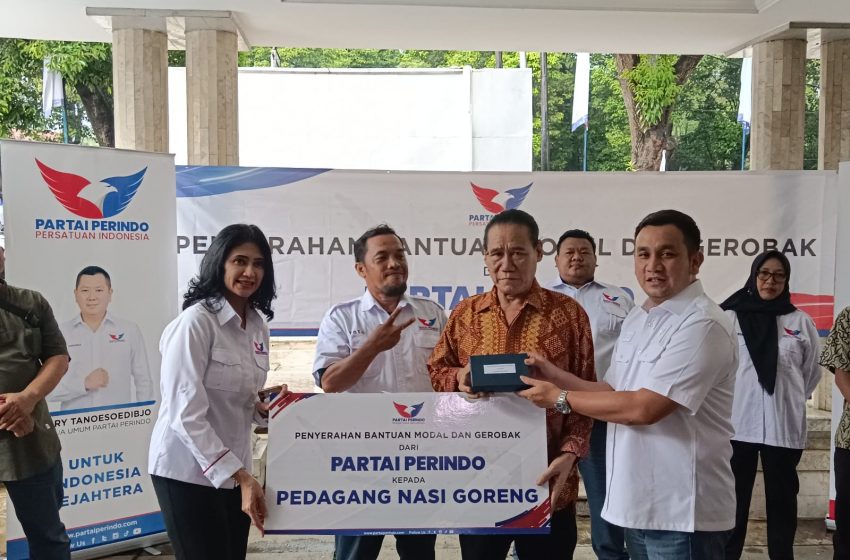  Bagikan Gerobak untuk Pedagang UKM, DPW Partai Perindo DKI Jakarta: Ini Adalah Komitmen dari Ketua Umum