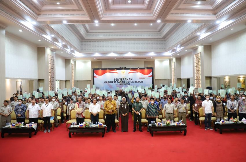  Awali Bulan Desember, Presiden Joko Widodo Bagikan Sertipikat Tanah di Provinsi Banten